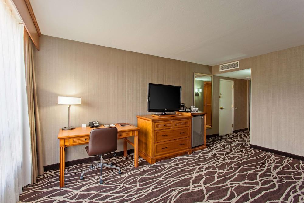 Doubletree By Hilton San Bernardino Hotel Exterior photo