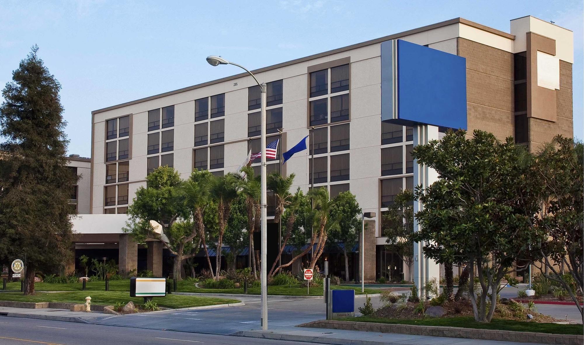 Doubletree By Hilton San Bernardino Hotel Exterior photo